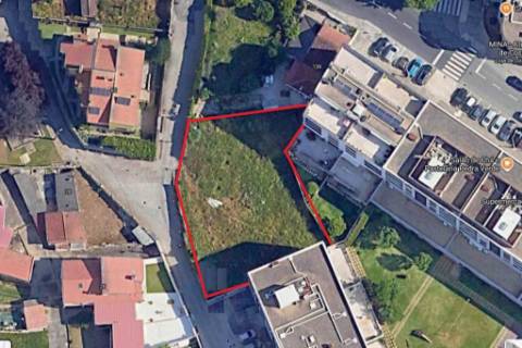 Terreno com 1000m2 para 2 moradias de 4 frentes na Pedra Verde