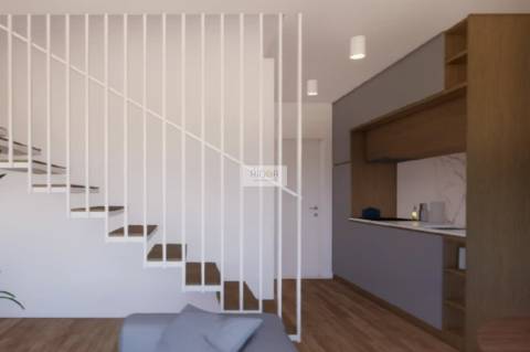 Apartamento T1 dúplex junto ao Metro