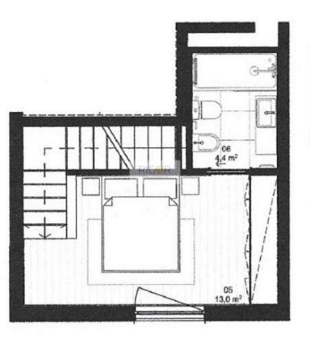 Apartamento T1 dúplex junto ao Metro