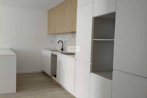 Apartamento T2 com terraço de 255m2 em Matosinhos