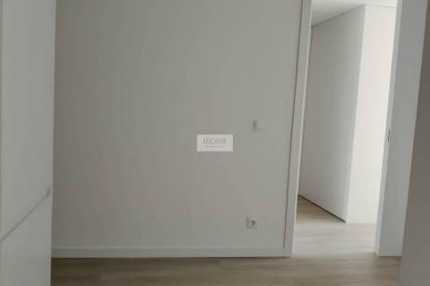 Apartamento T2 com terraço de 255m2 em Matosinhos