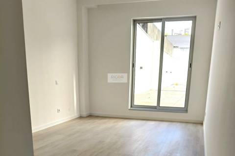 Apartamento T2 com terraço de 255m2 em Matosinhos