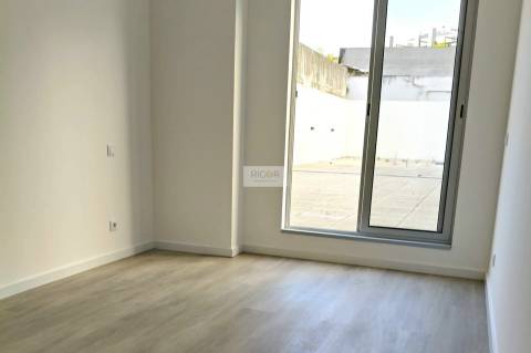 Apartamento T2 com terraço de 255m2 em Matosinhos