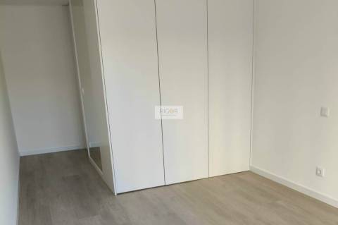 Apartamento T2 com terraço de 255m2 em Matosinhos