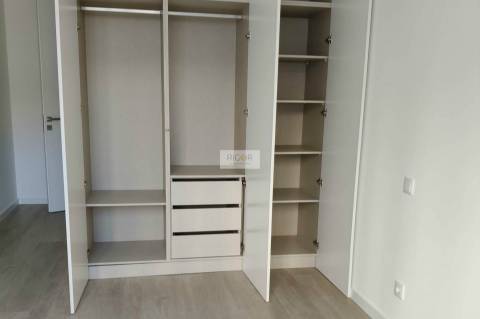 Apartamento T2 com terraço de 255m2 em Matosinhos