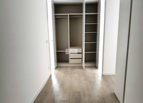 Apartamento T2 com terraço de 255m2 em Matosinhos