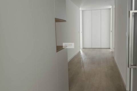 Apartamento T2 com terraço de 255m2 em Matosinhos