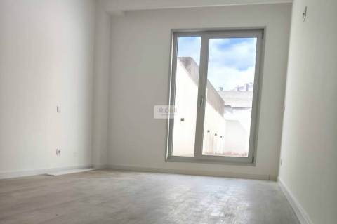 Apartamento T2 com terraço de 255m2 em Matosinhos