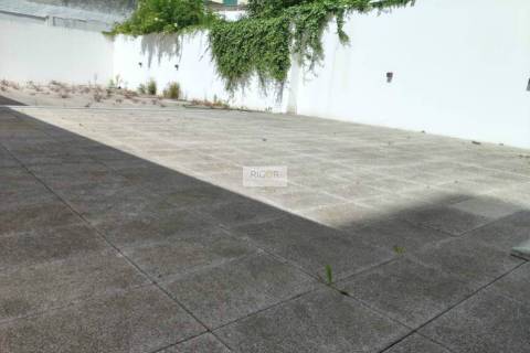 Apartamento T2 com terraço de 255m2 em Matosinhos