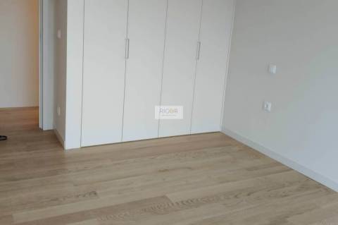 Apartamento T3 com varanda e vista mar em Matosinhos sul