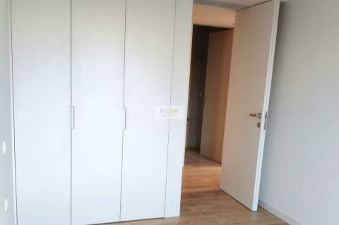 Apartamento T3 com varanda e vista mar em Matosinhos sul