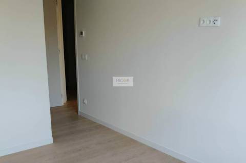 Apartamento T3 com varanda e vista mar em Matosinhos sul