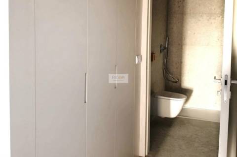 Apartamento T3 com varanda e vista mar em Matosinhos sul