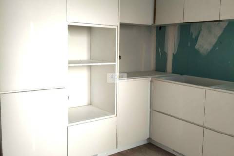 Apartamento T3 com varanda e vista mar em Matosinhos sul