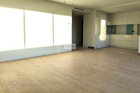 Apartamento T3 com varanda e vista mar em Matosinhos sul