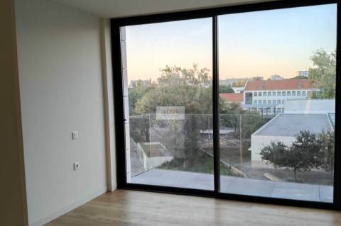 Apartamento T3 com varanda e vista mar em Matosinhos sul