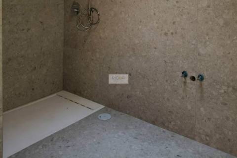 Apartamento T3 com varanda e vista mar em Matosinhos sul