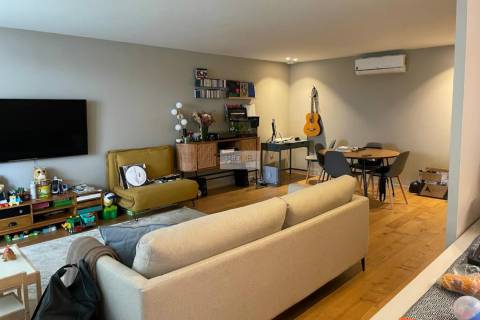 Apartamento T2 com 2 frentes, como novo, junto à “Casa das Artes”