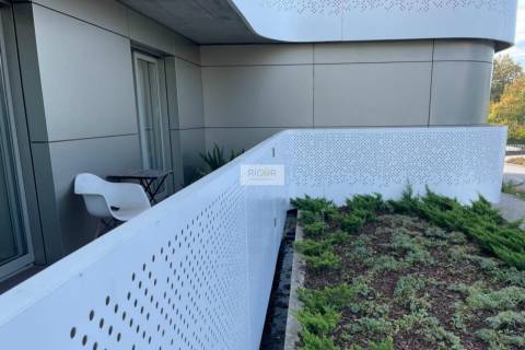 Apartamento T2 com 2 frentes, como novo, junto à “Casa das Artes”