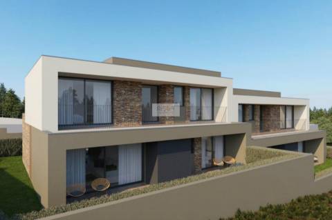 Moradia com 4 quartos e 120m2 de jardim no Castelo da Maia