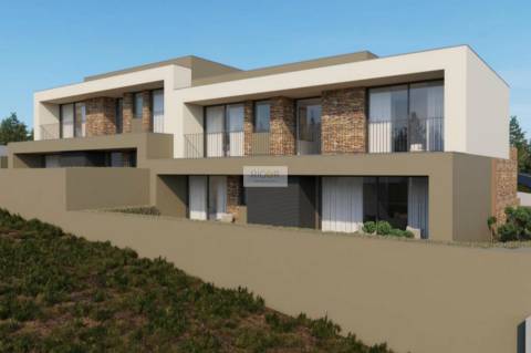 Moradia com 4 quartos e 120m2 de jardim no Castelo da Maia