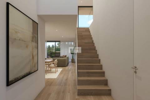 Moradia com 4 quartos e 120m2 de jardim no Castelo da Maia