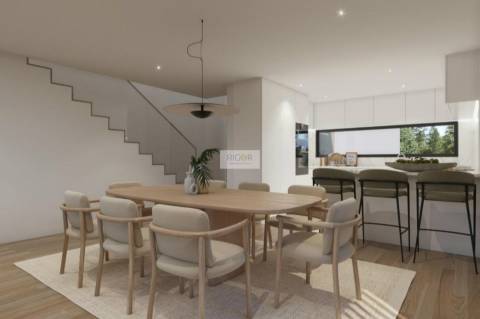 Moradia com 4 quartos e 120m2 de jardim no Castelo da Maia