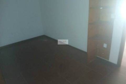 Loja de 70m2 e garagem no centro de Gueifâes