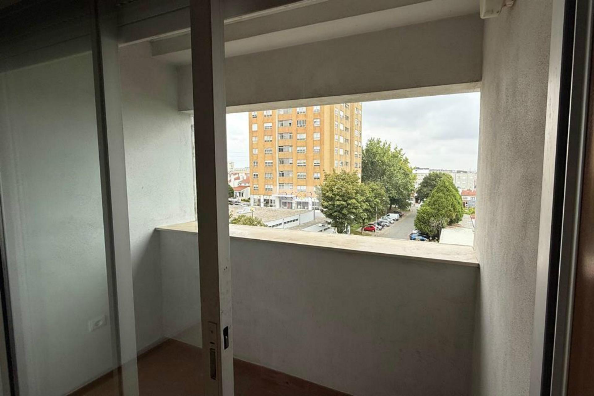 Apartamento T3 com garagem para 2 carros em Gueifães!