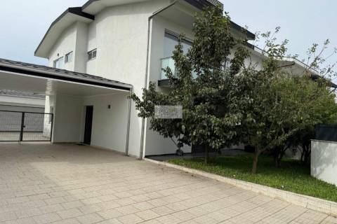 Moradia Geminada T4 Venda em Cidade da Maia,Maia