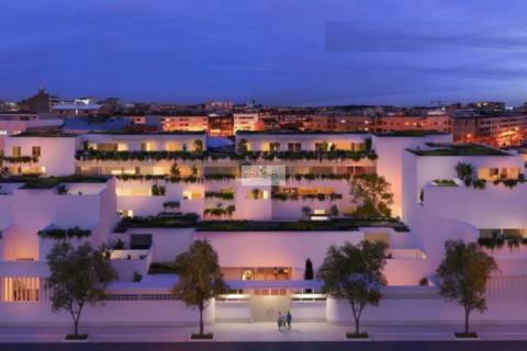 Apartamento T4 com varanda, 3 lugares de estacionamento e arrumo em Matosinhos Sul