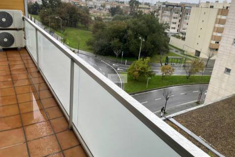 Apartamento T3 com boas áreas em zona residencial na Cidade da Maia