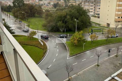 Apartamento T3 com boas áreas em zona residencial na Cidade da Maia