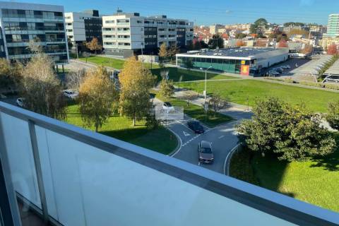 Apartamento T3 com boas áreas em zona residencial na Cidade da Maia