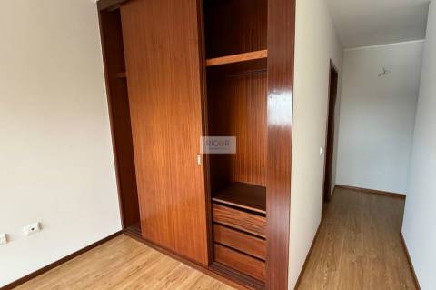 Apartamento T3 com garagem para 2 carros em Gueifães!