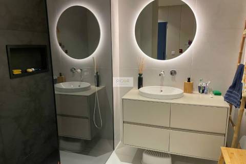 Apartamento T2 com 2 frentes, como novo, junto à “Casa das Artes”