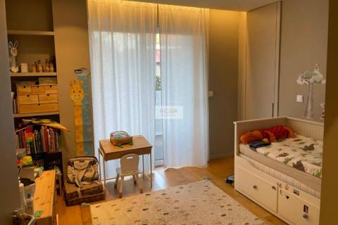 Apartamento T2 com 2 frentes, como novo, junto à “Casa das Artes”