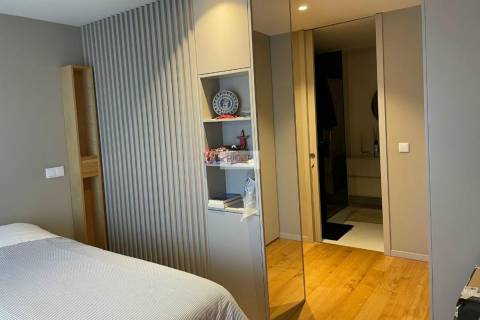 Apartamento T2 com 2 frentes, como novo, junto à “Casa das Artes”