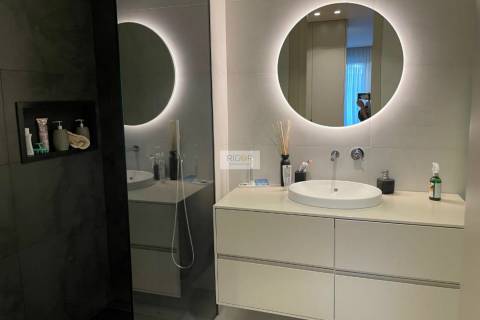 Apartamento T2 com 2 frentes, como novo, junto à “Casa das Artes”