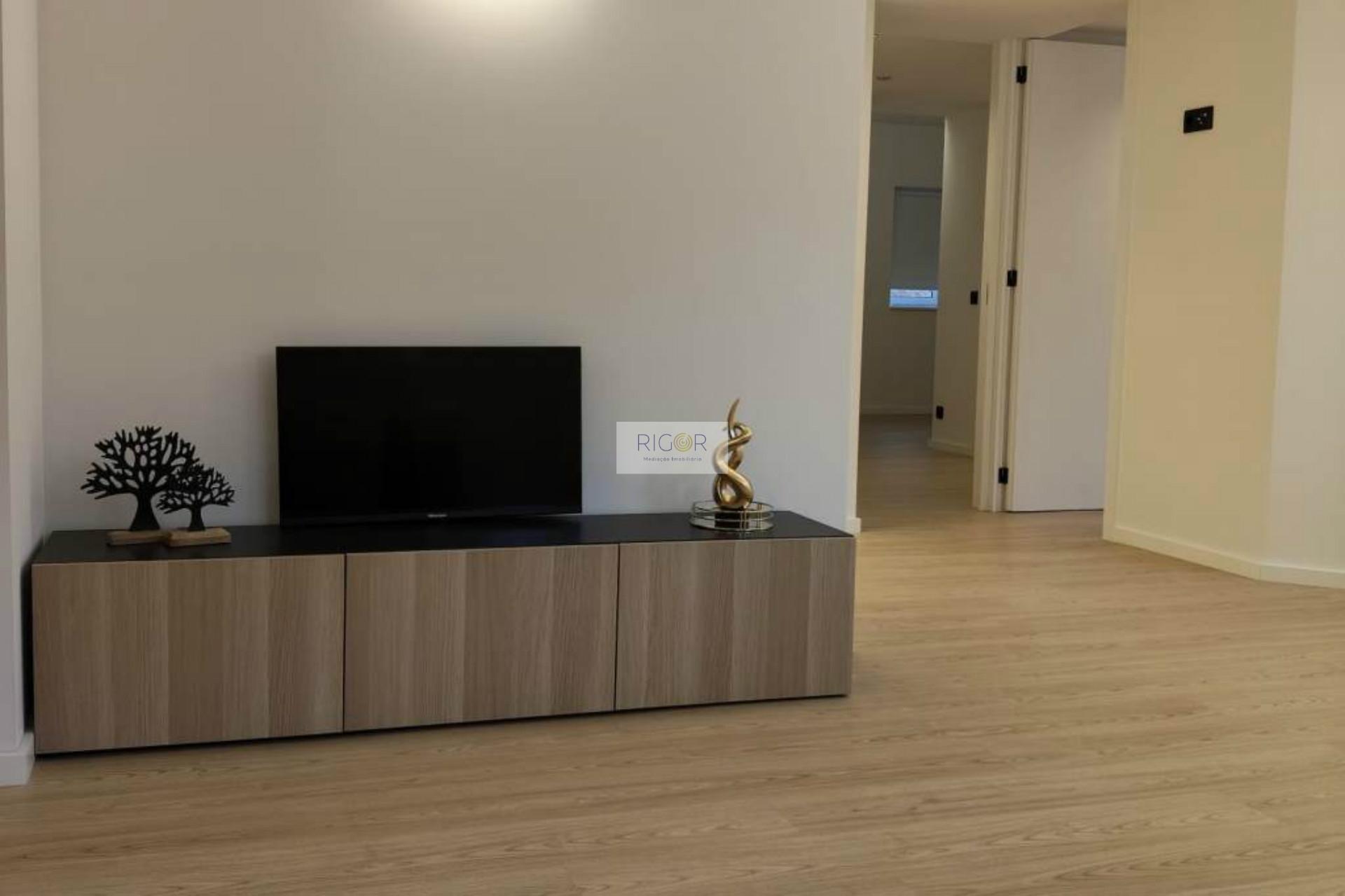 Apartamento T3 em Matosinhos, junto ao metro, pronto a habitar.