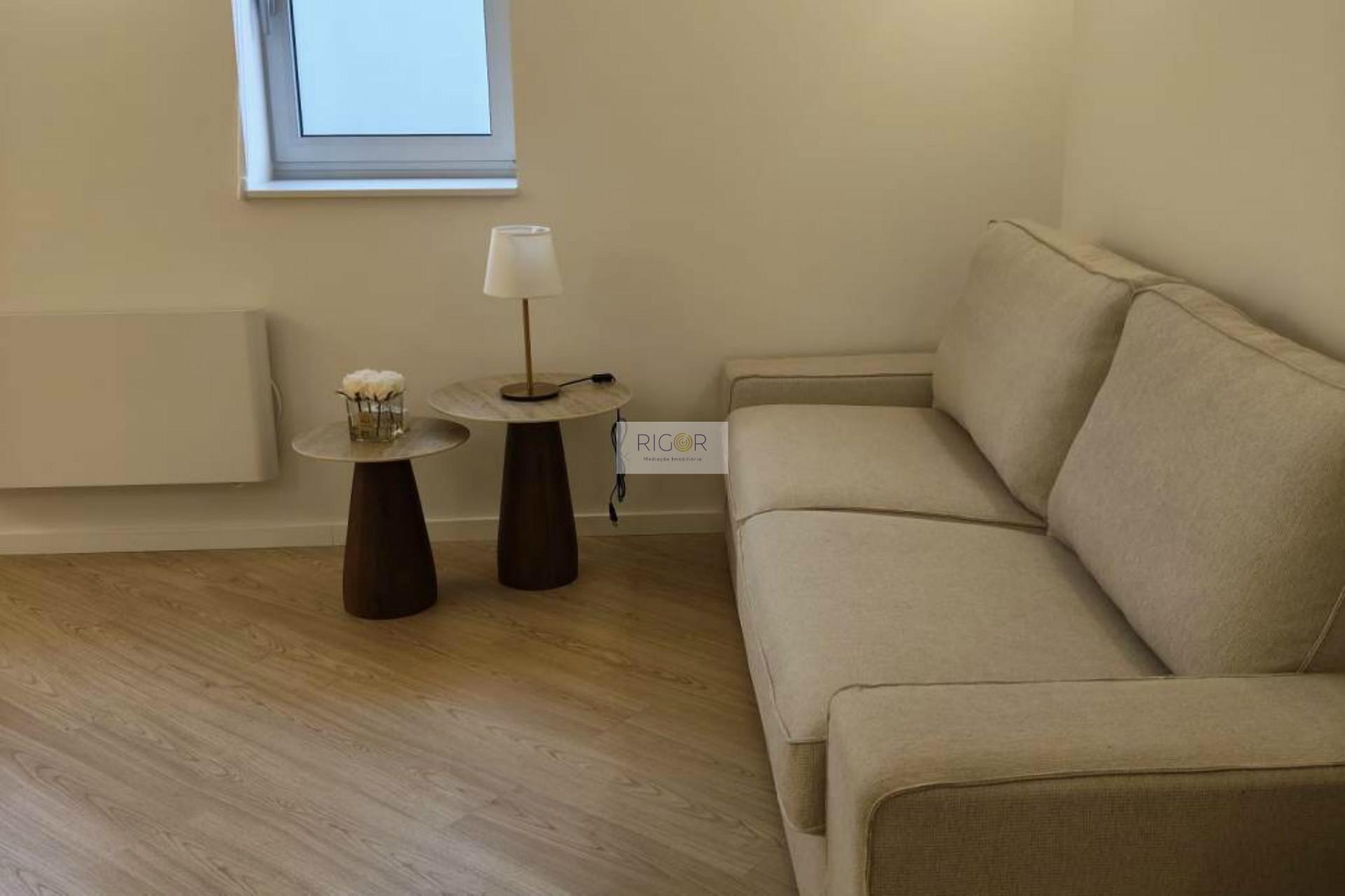 Apartamento T3 em Matosinhos, junto ao metro, pronto a habitar.