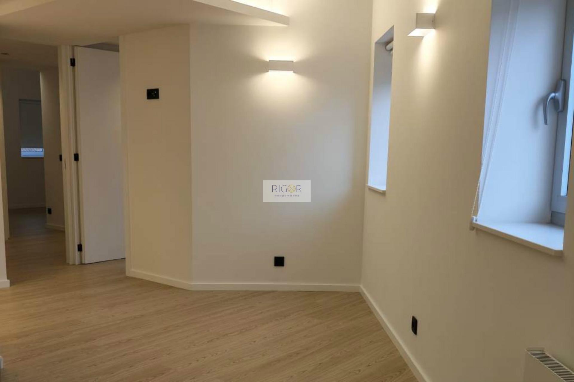 Apartamento T3 em Matosinhos, junto ao metro, pronto a habitar.