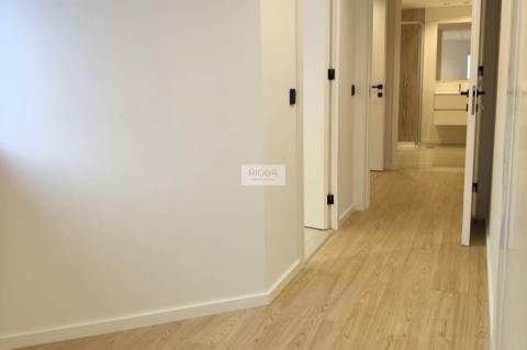 Apartamento T3 em Matosinhos, junto ao metro, pronto a habitar.