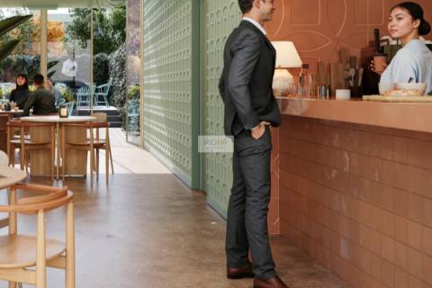 Loja com Terraço a 300 metros da praia