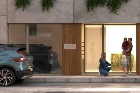 Loja com Terraço a 300 metros da praia