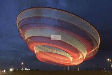 Loja com Terraço a 300 metros da praia