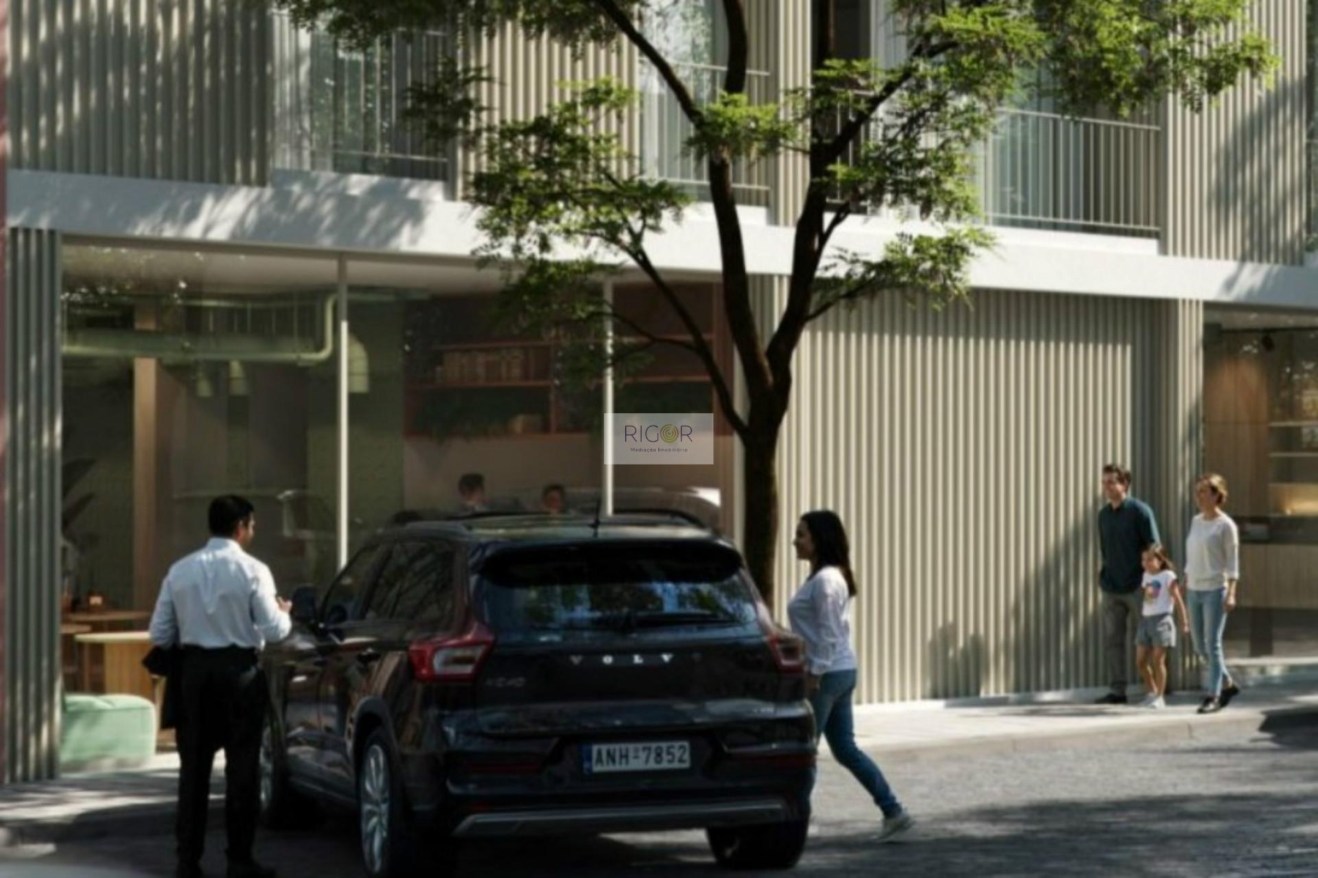 Loja de 82m2 com terraço e jardim exterior a poente a 500mts da praia de Matosinhos