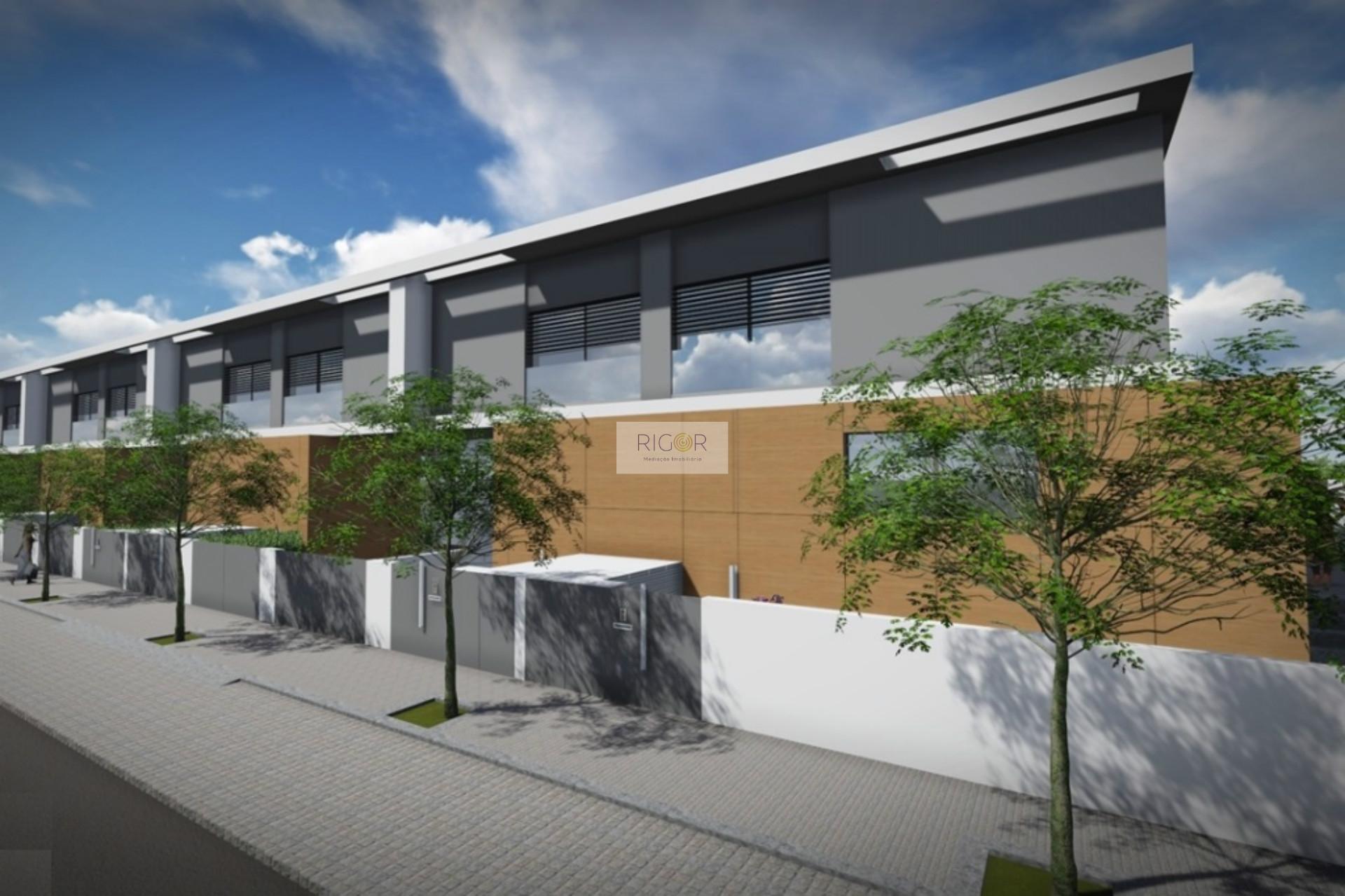 Moradia T3 de 2 frentes e jardim em construção em Águas Santas