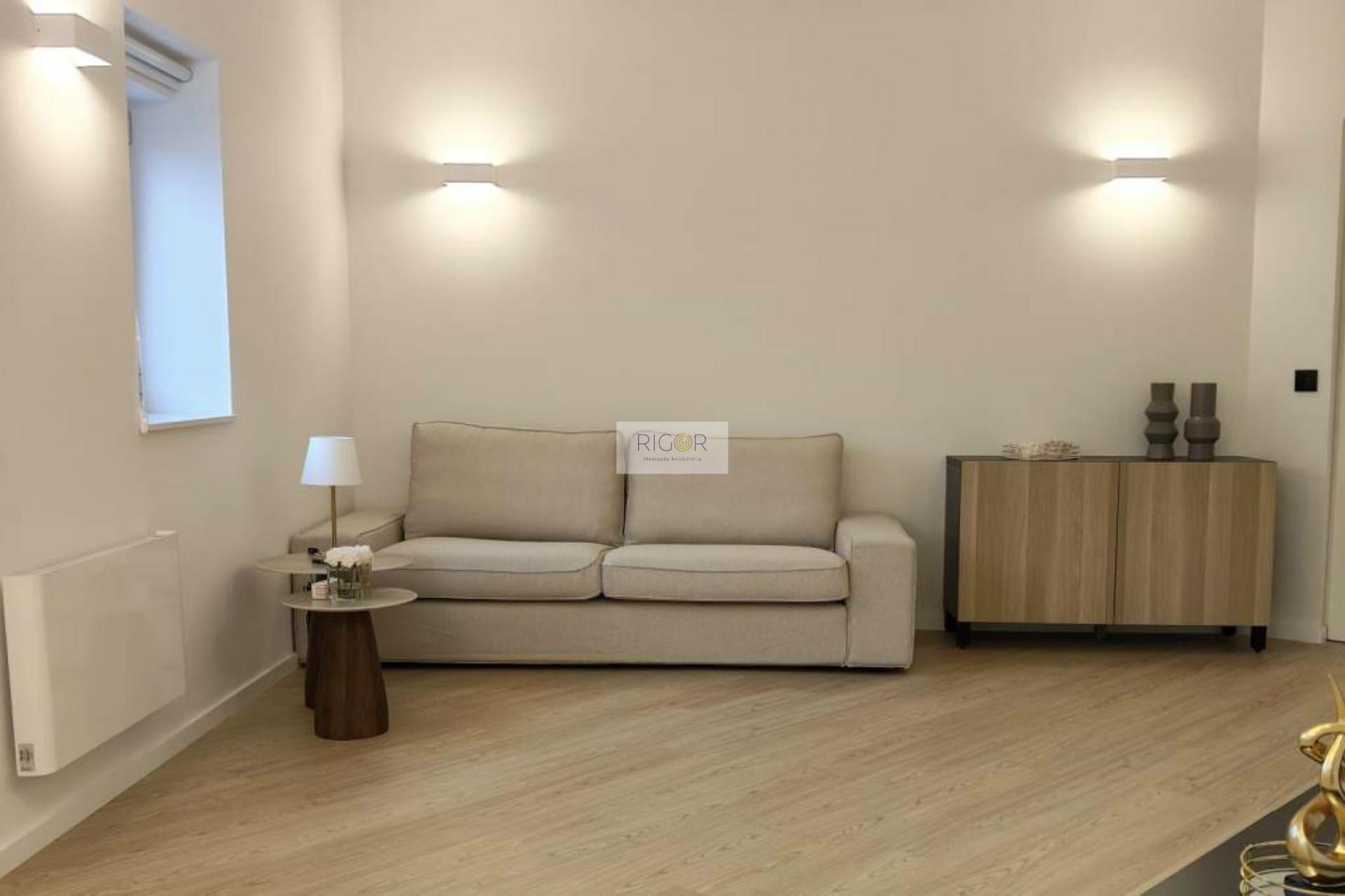 Apartamento T3 em Matosinhos, junto ao metro, pronto a habitar.