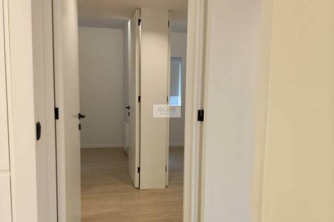 Apartamento T3 em Matosinhos, junto ao metro, pronto a habitar.